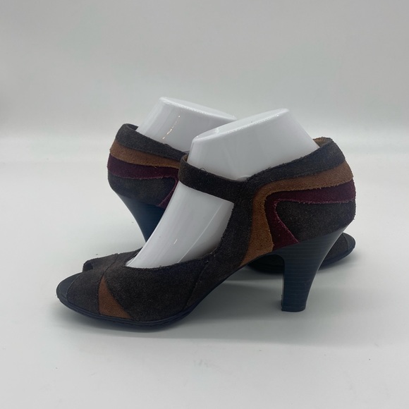 Croft &B Barrow Sole(Sense)ability Suede Open Toe Heels - Picture 10 of 11